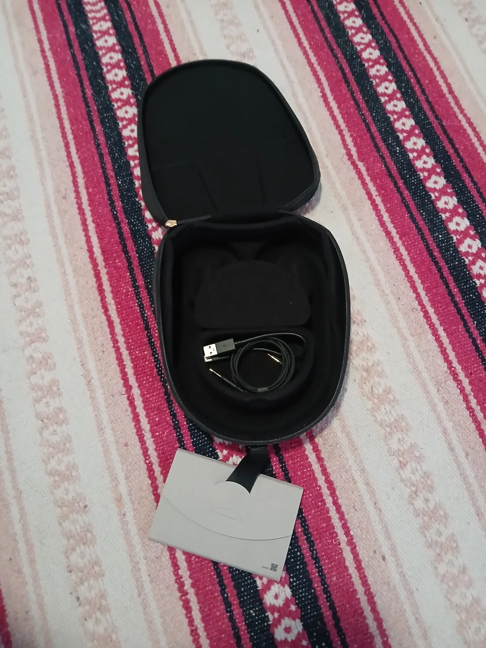 Genuine Sony Original Hard Carrying Case w/Accessories/BLACK